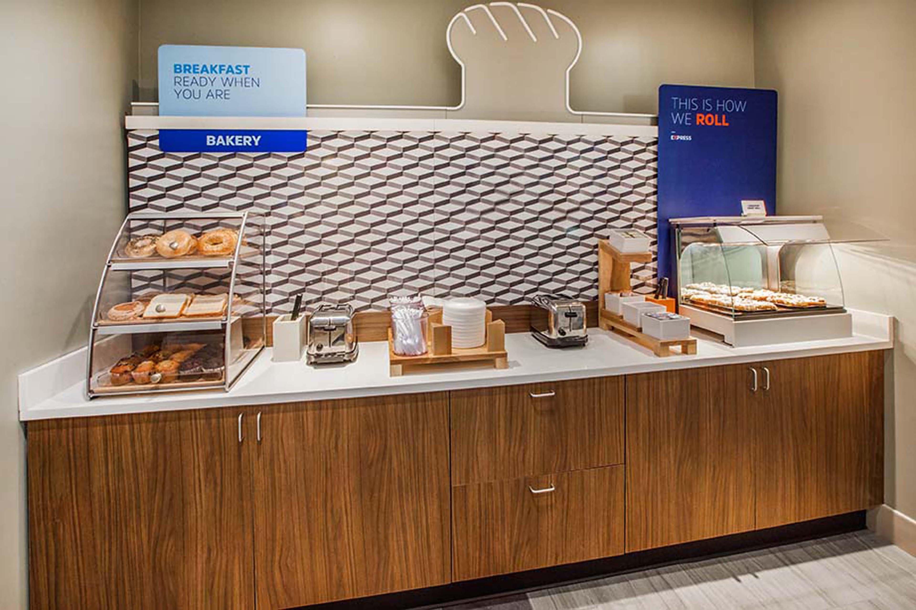 Holiday Inn Express & Suites - Omaha Downtown - Airport By Ihg מראה חיצוני תמונה