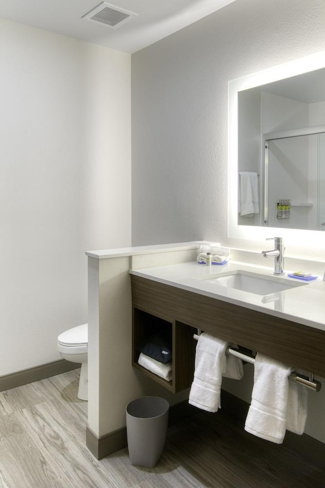 Holiday Inn Express & Suites - Omaha Downtown - Airport By Ihg מראה חיצוני תמונה